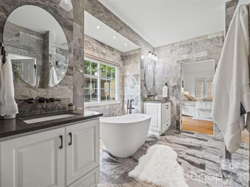 6917 Riesman Lane, Charlotte, NC 28210.  MLS# CAR4406253, YatesRealty ID 40035. 