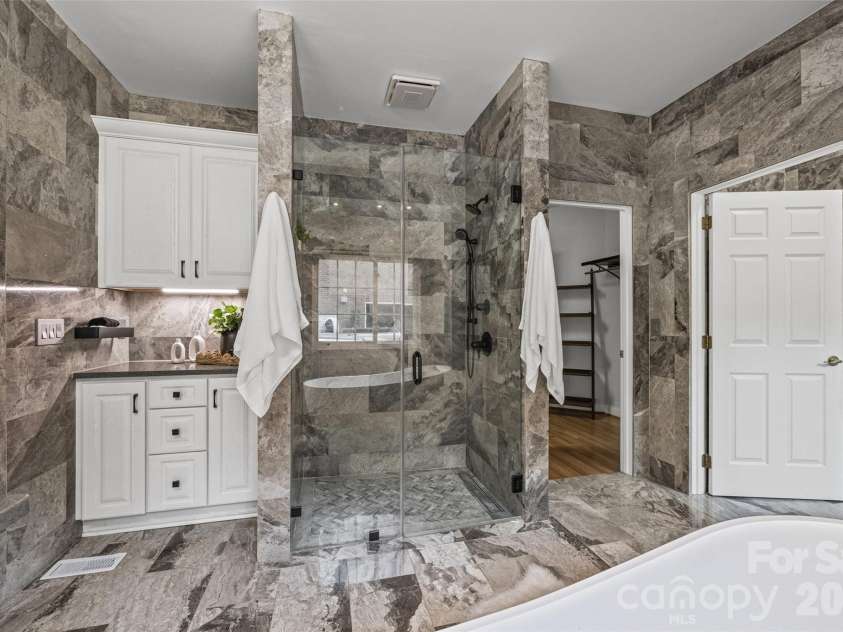 6917 Riesman Lane, Charlotte, NC 28210.  MLS# CAR4406253, YatesRealty ID 40035. 