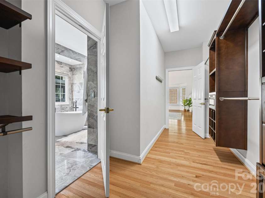 6917 Riesman Lane, Charlotte, NC 28210.  MLS# CAR4406253, YatesRealty ID 40035. 