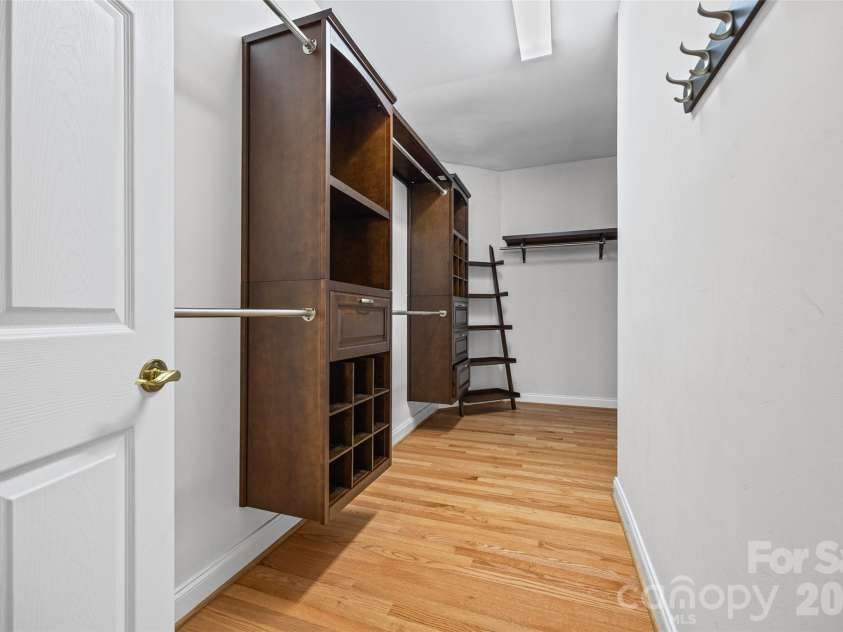 6917 Riesman Lane, Charlotte, NC 28210.  MLS# CAR4406253, YatesRealty ID 40035. 