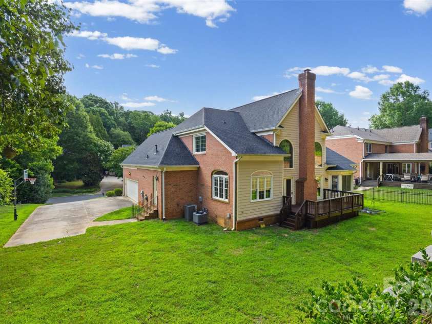 6917 Riesman Lane, Charlotte, NC 28210.  MLS# CAR4406253, YatesRealty ID 40035. 