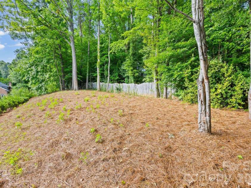 6917 Riesman Lane, Charlotte, NC 28210.  MLS# CAR4406253, YatesRealty ID 40035. 