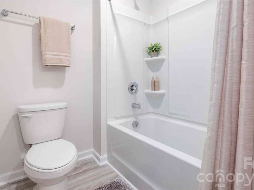 15016 Murrelet Way, Charlotte, NC 28215.  MLS# CAR4398295, YatesRealty ID 40038. 