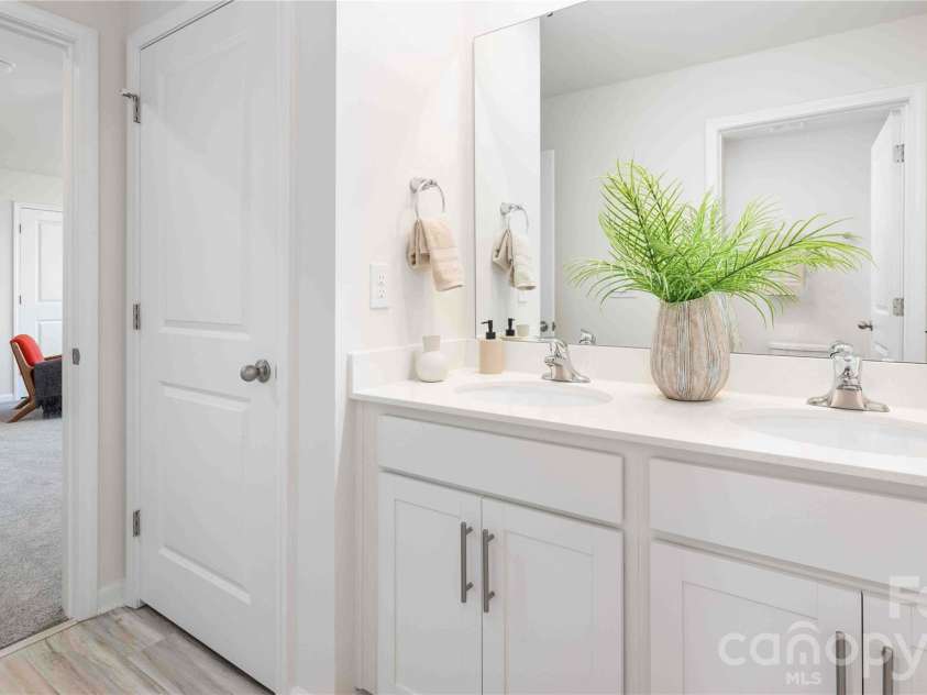 15016 Murrelet Way, Charlotte, NC 28215.  MLS# CAR4398295, YatesRealty ID 40038. 