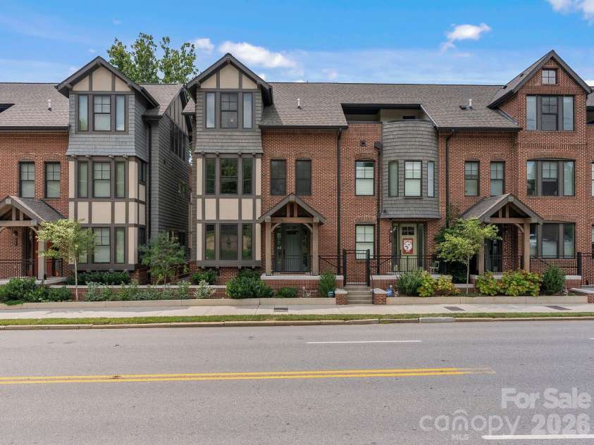 229 Broadway Street, Asheville, NC 28801.  MLS# CAR4397204, YatesRealty ID 40039. 