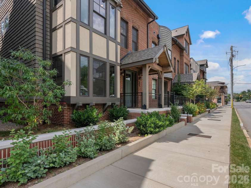 229 Broadway Street, Asheville, NC 28801.  MLS# CAR4397204, YatesRealty ID 40039. 