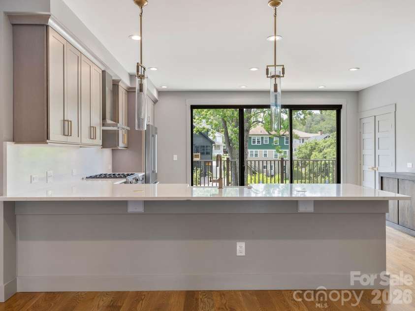 229 Broadway Street, Asheville, NC 28801.  MLS# CAR4397204, YatesRealty ID 40039. 