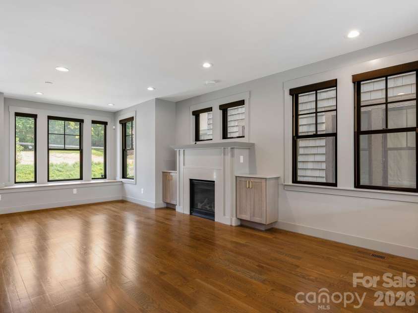 229 Broadway Street, Asheville, NC 28801.  MLS# CAR4397204, YatesRealty ID 40039. 