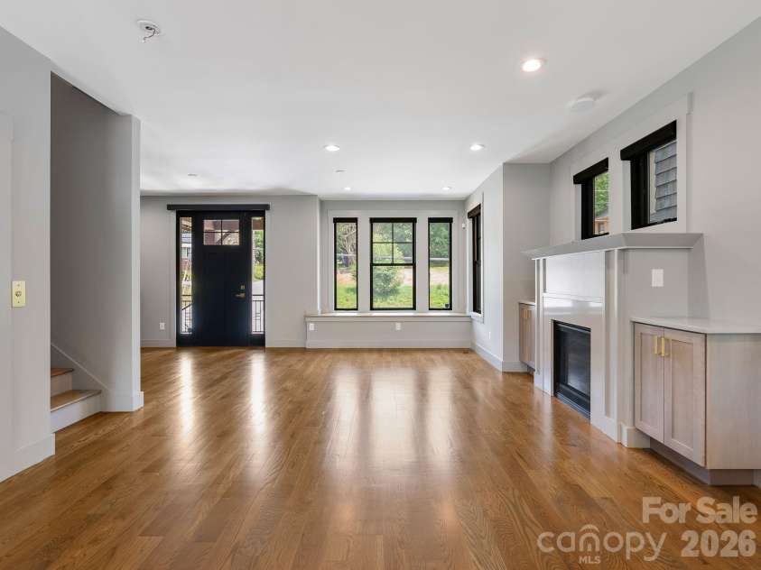229 Broadway Street, Asheville, NC 28801.  MLS# CAR4397204, YatesRealty ID 40039. 