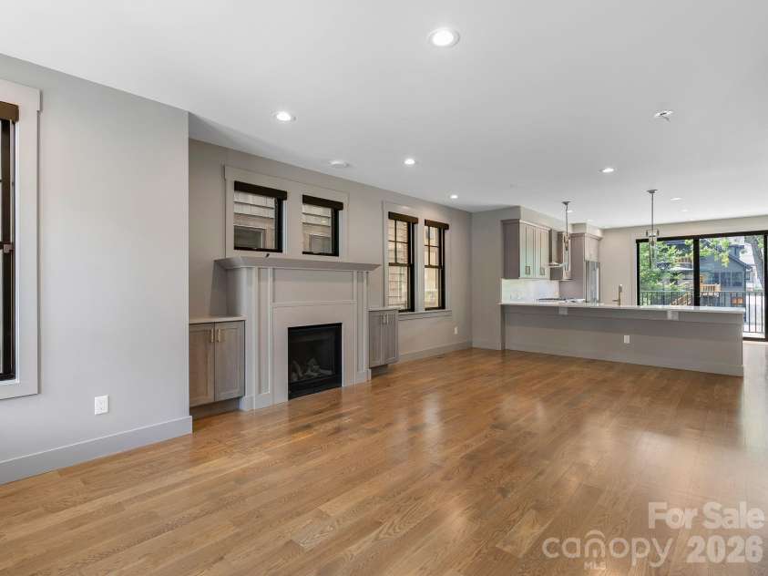 229 Broadway Street, Asheville, NC 28801.  MLS# CAR4397204, YatesRealty ID 40039. 
