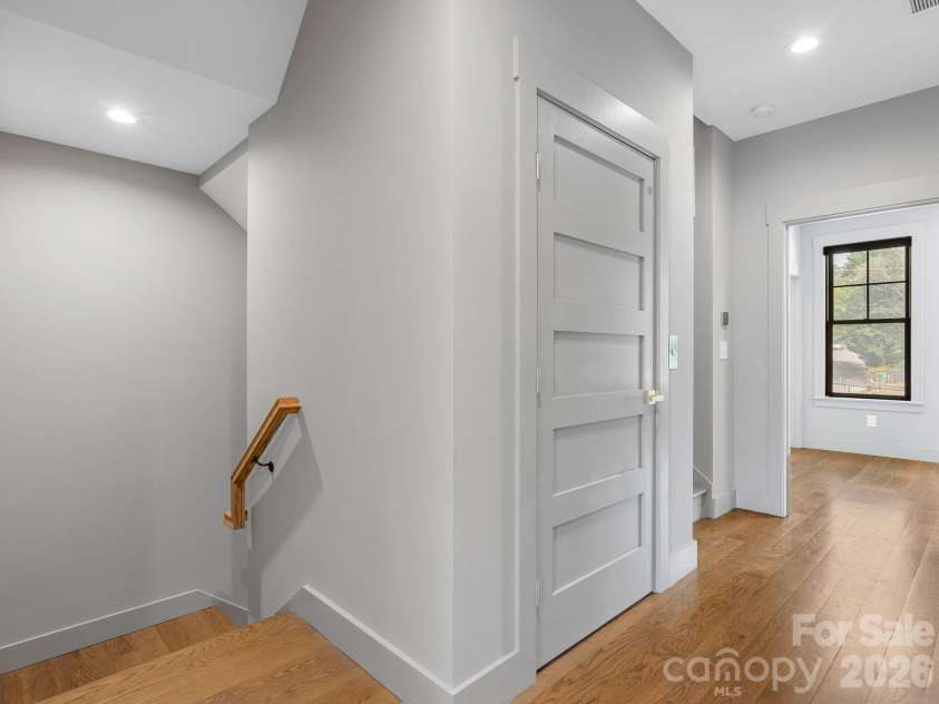 229 Broadway Street, Asheville, NC 28801.  MLS# CAR4397204, YatesRealty ID 40039. 