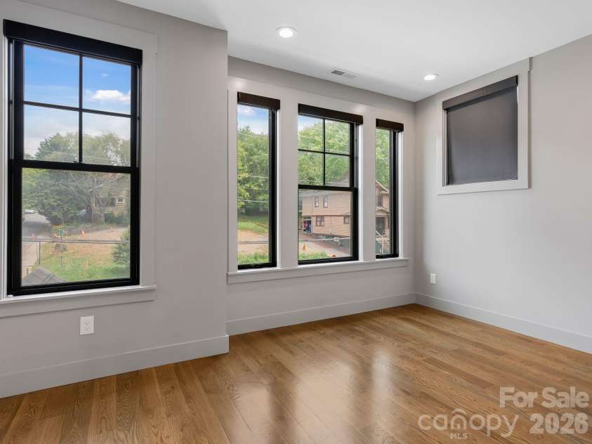 229 Broadway Street, Asheville, NC 28801.  MLS# CAR4397204, YatesRealty ID 40039. 