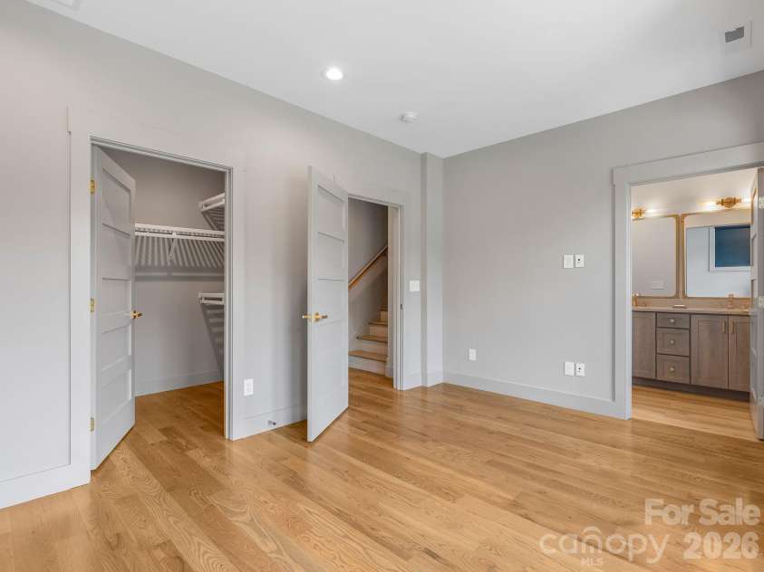 229 Broadway Street, Asheville, NC 28801.  MLS# CAR4397204, YatesRealty ID 40039. 