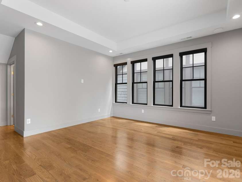 229 Broadway Street, Asheville, NC 28801.  MLS# CAR4397204, YatesRealty ID 40039. 