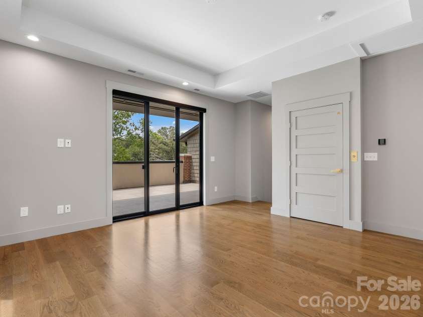 229 Broadway Street, Asheville, NC 28801.  MLS# CAR4397204, YatesRealty ID 40039. 