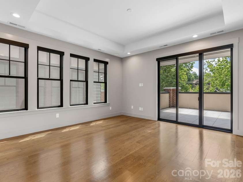 229 Broadway Street, Asheville, NC 28801.  MLS# CAR4397204, YatesRealty ID 40039. 