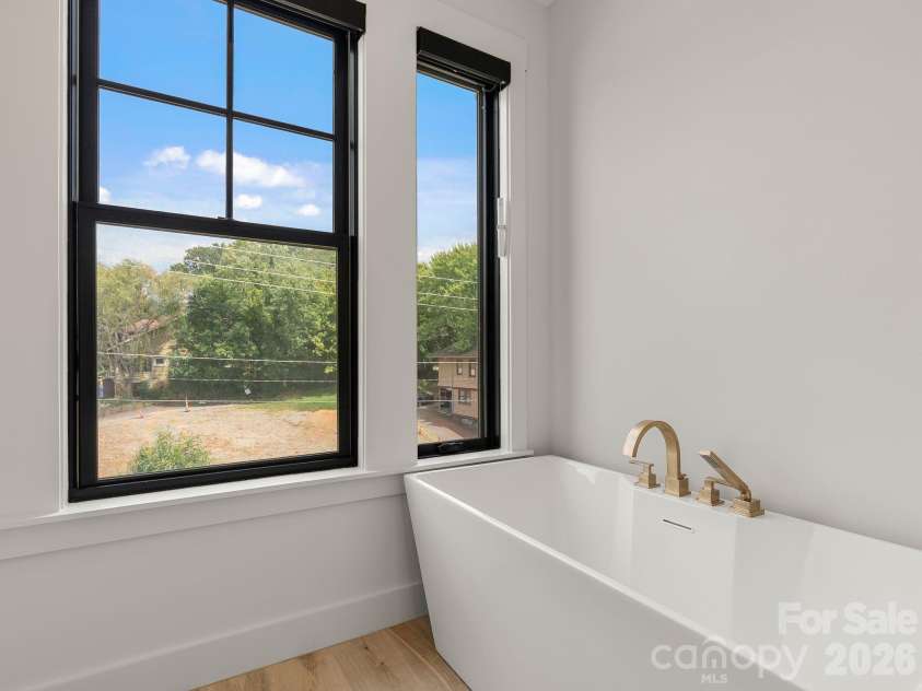 229 Broadway Street, Asheville, NC 28801.  MLS# CAR4397204, YatesRealty ID 40039. 
