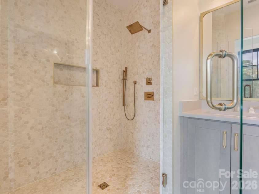 229 Broadway Street, Asheville, NC 28801.  MLS# CAR4397204, YatesRealty ID 40039. 