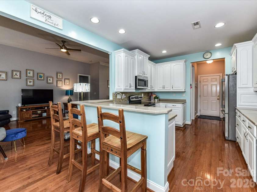 3619 Savannah Hills Drive, Matthews, NC 28105.  MLS# CAR4325650, YatesRealty ID 4004. Kitchen Breakfast Bar