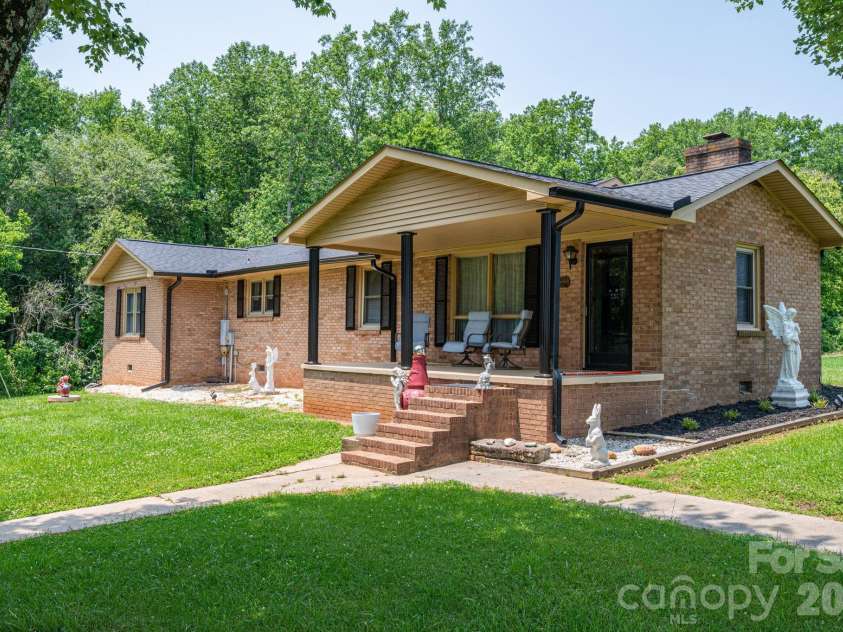 5958 Hoover Elmore Road, Lincolnton, NC 28092.  MLS# CAR4357413, YatesRealty ID 4004. 