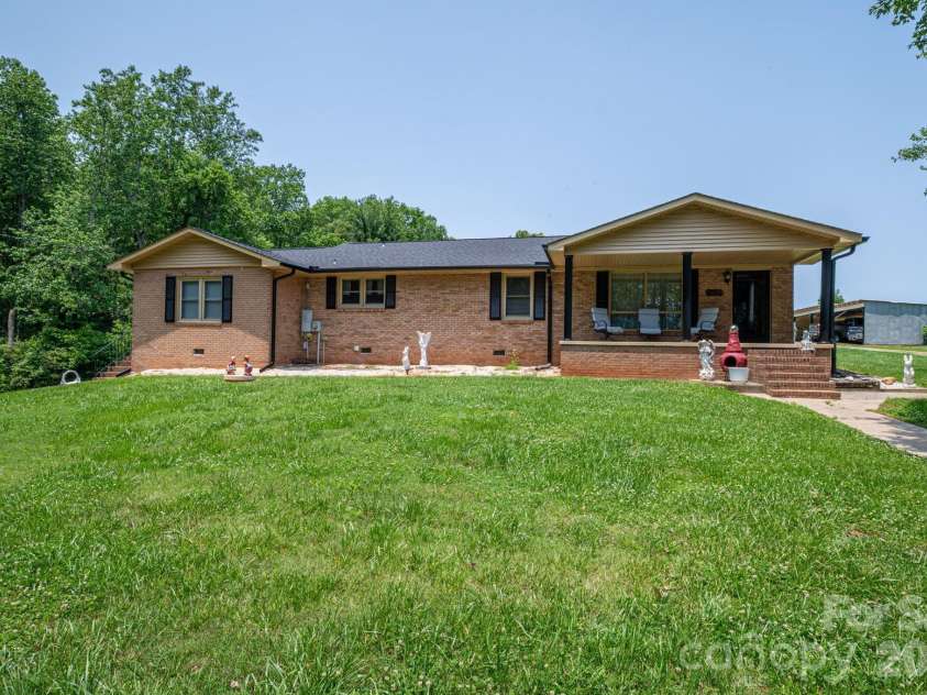 5958 Hoover Elmore Road, Lincolnton, NC 28092.  MLS# CAR4357413, YatesRealty ID 4004. 
