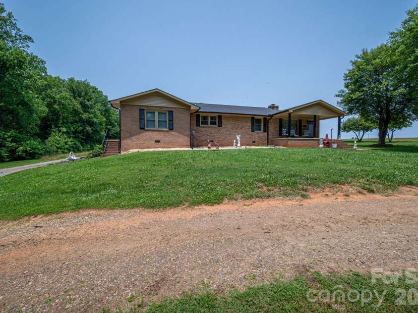 5958 Hoover Elmore Road, Lincolnton, NC 28092.  MLS# CAR4357413, YatesRealty ID 4004. 