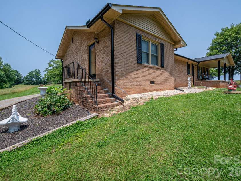 5958 Hoover Elmore Road, Lincolnton, NC 28092.  MLS# CAR4357413, YatesRealty ID 4004. 