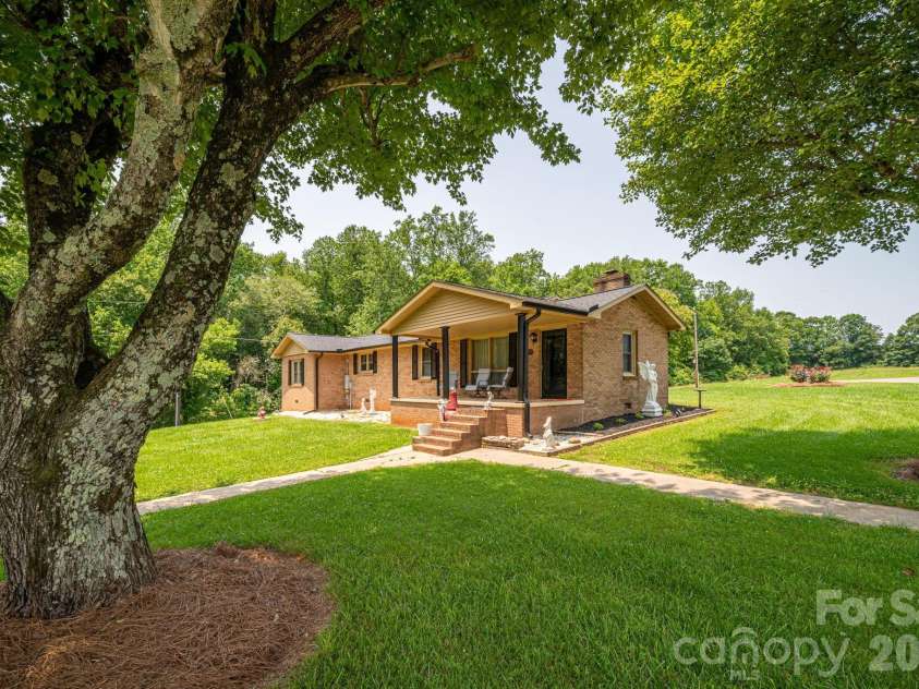 5958 Hoover Elmore Road, Lincolnton, NC 28092.  MLS# CAR4357413, YatesRealty ID 4004. 