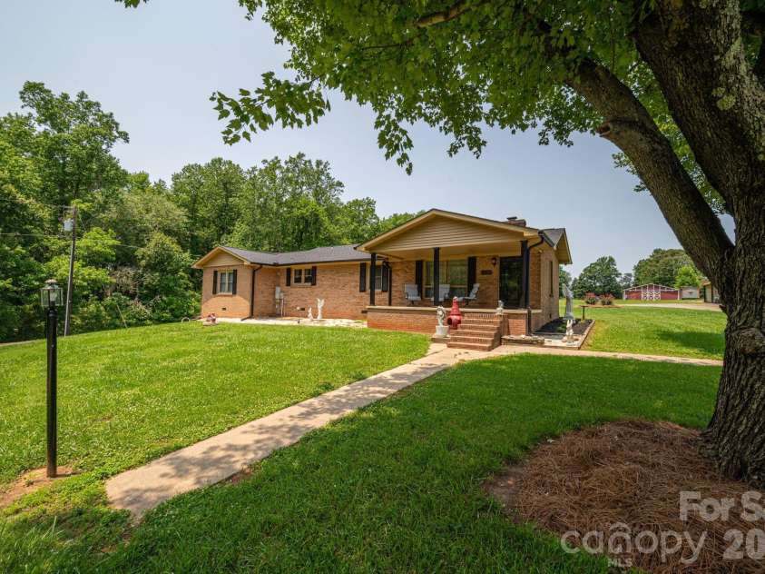 5958 Hoover Elmore Road, Lincolnton, NC 28092.  MLS# CAR4357413, YatesRealty ID 4004. 