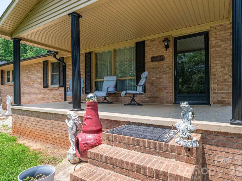 5958 Hoover Elmore Road, Lincolnton, NC 28092.  MLS# CAR4357413, YatesRealty ID 4004. 
