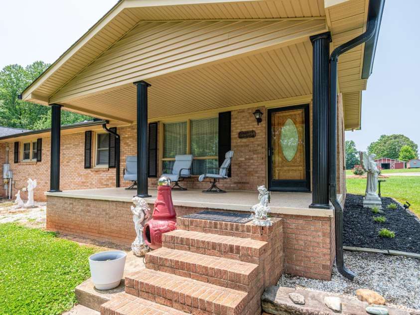 5958 Hoover Elmore Road, Lincolnton, NC 28092.  MLS# CAR4357413, YatesRealty ID 4004. 