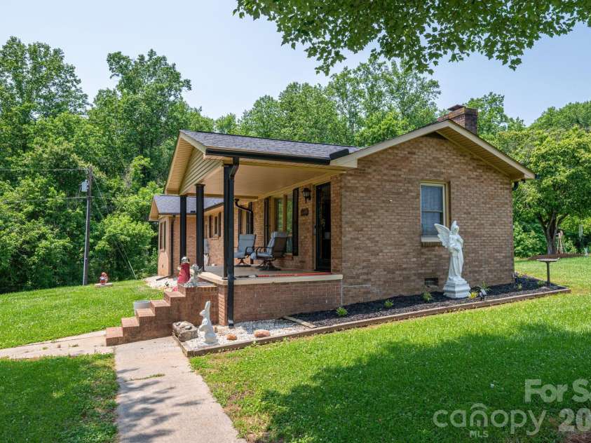 5958 Hoover Elmore Road, Lincolnton, NC 28092.  MLS# CAR4357413, YatesRealty ID 4004. 