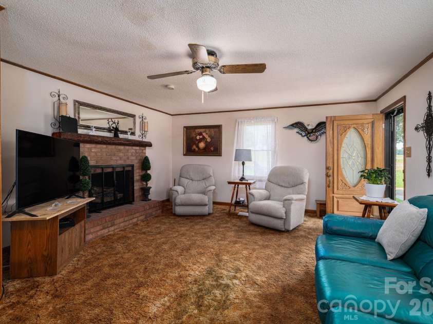 5958 Hoover Elmore Road, Lincolnton, NC 28092.  MLS# CAR4357413, YatesRealty ID 4004. 