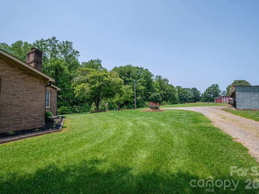 5958 Hoover Elmore Road, Lincolnton, NC 28092.  MLS# CAR4357413, YatesRealty ID 4004. 
