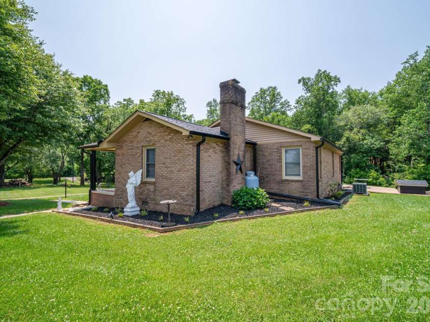 5958 Hoover Elmore Road, Lincolnton, NC 28092.  MLS# CAR4357413, YatesRealty ID 4004. 