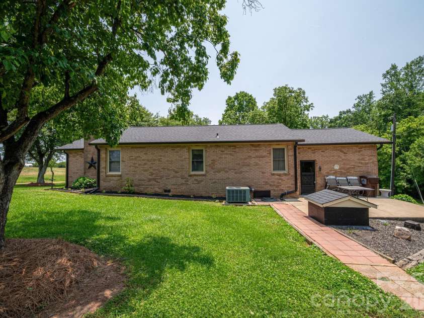 5958 Hoover Elmore Road, Lincolnton, NC 28092.  MLS# CAR4357413, YatesRealty ID 4004. 