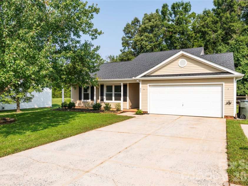266 Kendra Drive, Concord, NC 28025.  MLS# CAR4401162, YatesRealty ID 40046. Welcome home!