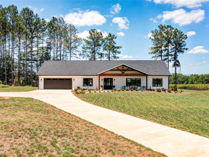 1405 Derby Drive, Shelby, NC 28150.  MLS# CAR4402814, YatesRealty ID 40047. 