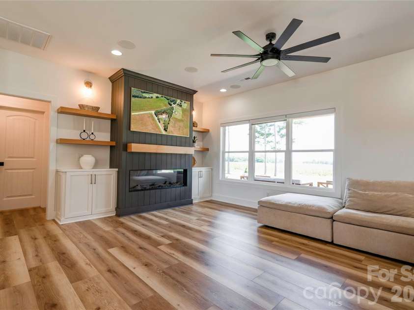 1405 Derby Drive, Shelby, NC 28150.  MLS# CAR4402814, YatesRealty ID 40047. 