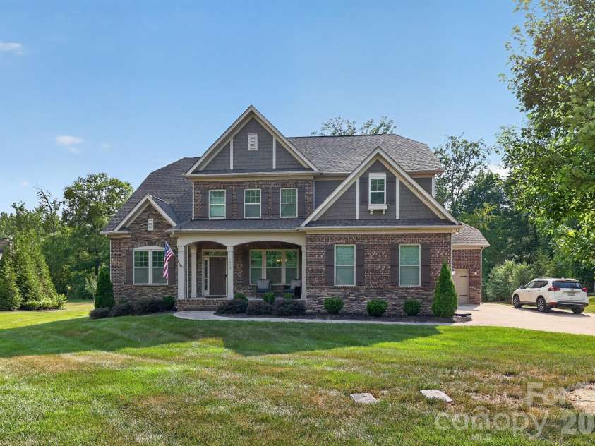 1016 Kara Court, Matthews, NC 28104.  MLS# CAR4406880, YatesRealty ID 40048. 