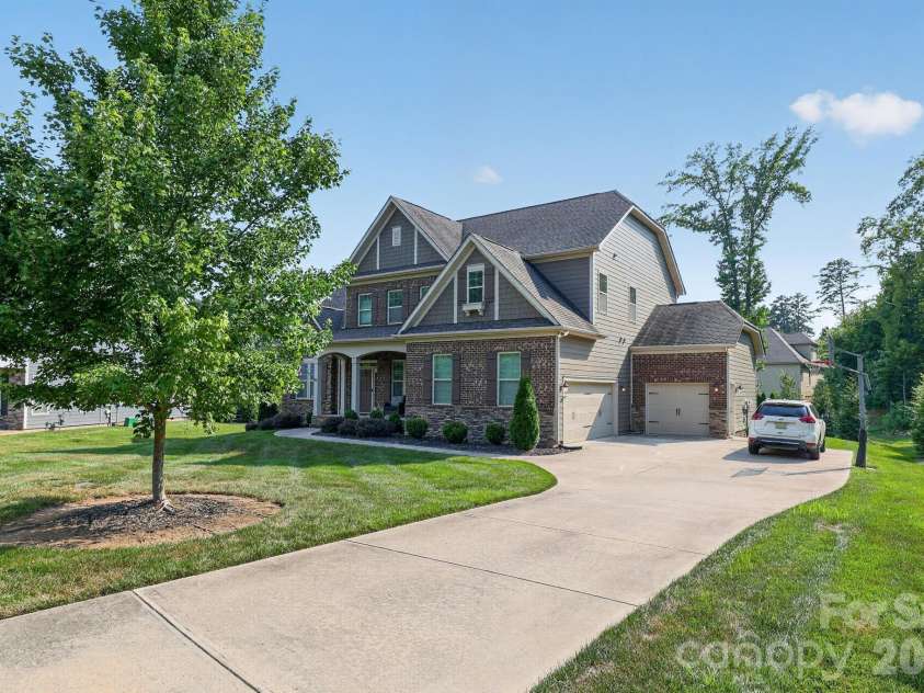 1016 Kara Court, Matthews, NC 28104.  MLS# CAR4406880, YatesRealty ID 40048. 