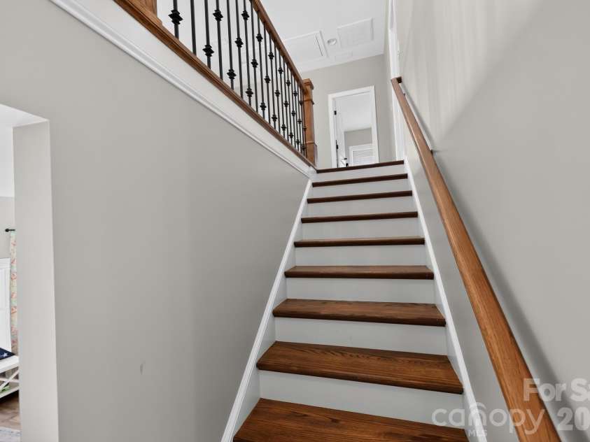 1016 Kara Court, Matthews, NC 28104.  MLS# CAR4406880, YatesRealty ID 40048. 