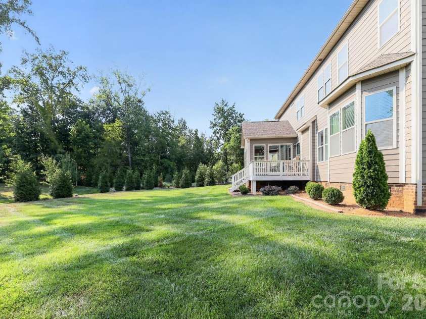 1016 Kara Court, Matthews, NC 28104.  MLS# CAR4406880, YatesRealty ID 40048. 