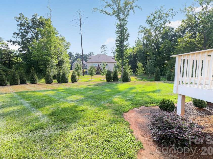 1016 Kara Court, Matthews, NC 28104.  MLS# CAR4406880, YatesRealty ID 40048. 
