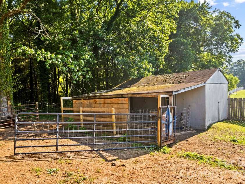 1124 Majolica Road, Salisbury, NC 28147.  MLS# CAR4394256, YatesRealty ID 40049. 