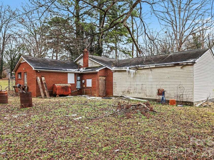 500 Tom Hunter Road, Charlotte, NC 28213.  MLS# CAR4343160, YatesRealty ID 4005. 