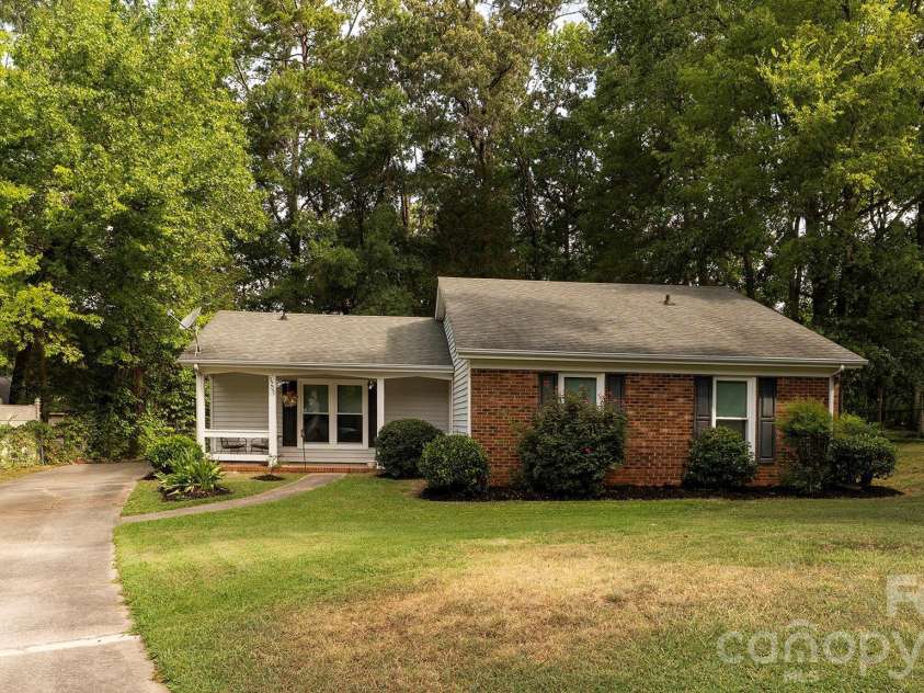 5209 Birchbark Lane, Charlotte, NC 28227.  MLS# CAR4407538, YatesRealty ID 40050. 