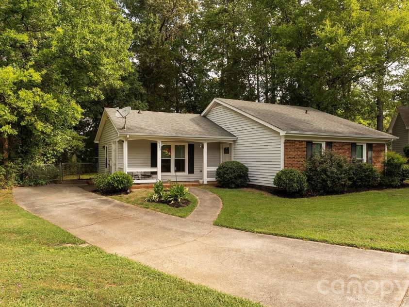 5209 Birchbark Lane, Charlotte, NC 28227.  MLS# CAR4407538, YatesRealty ID 40050. 