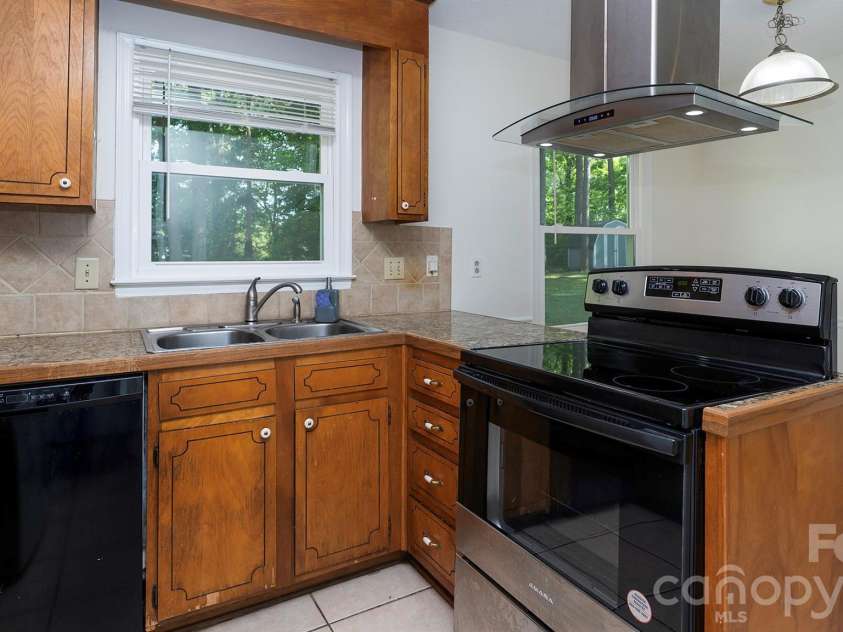 5209 Birchbark Lane, Charlotte, NC 28227.  MLS# CAR4407538, YatesRealty ID 40050. 