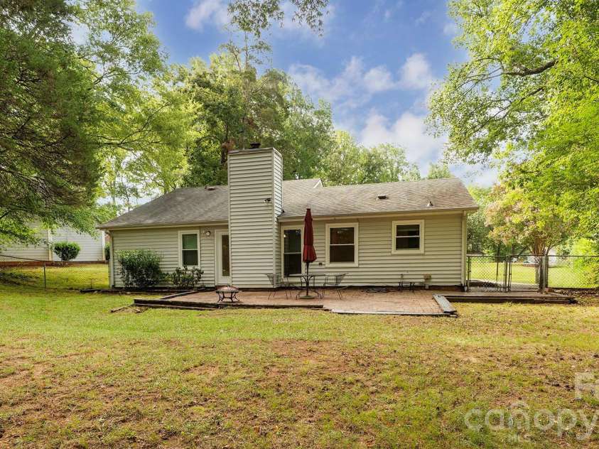 5209 Birchbark Lane, Charlotte, NC 28227.  MLS# CAR4407538, YatesRealty ID 40050. 